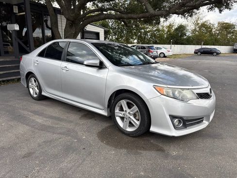 Used 2014 Toyota Camry L image 7