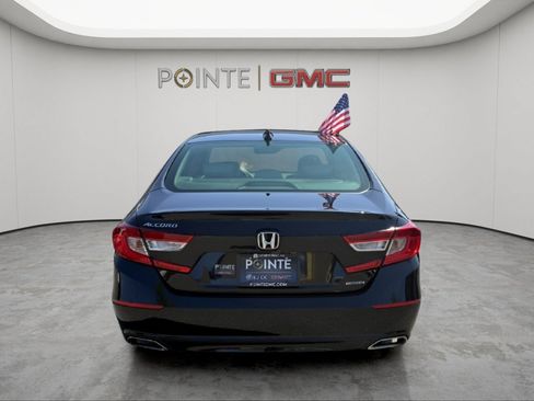 Used 2018 Honda Accord Touring image 4