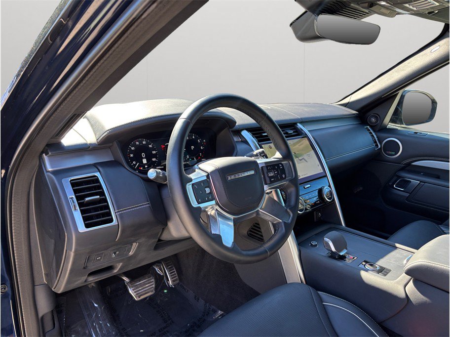 Used 2023 Land Rover Discovery Metropolitan Edition AWD/4WD image 6