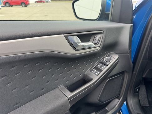 Used 2020 Ford Escape SE image 18