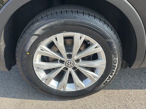 Used 2018 Volkswagen Tiguan SE w/ Panoramic Sunroof Package AWD/4WD image 49