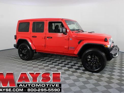 Used 2025 Jeep Wrangler Unlimited Sahara w/ Safety Group AWD/4WD image 1