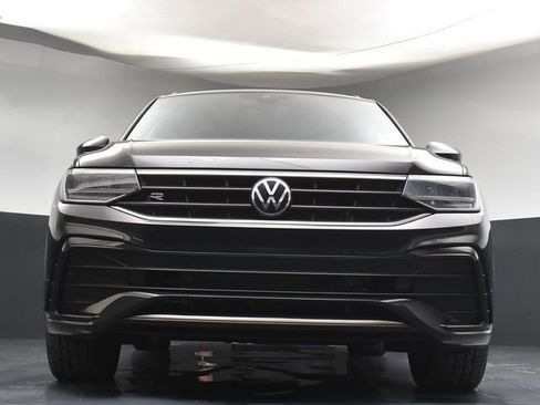 Used 2023 Volkswagen Tiguan SE R-Line image 35