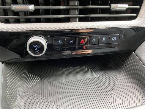 Used 2025 Ford Explorer Active image 29