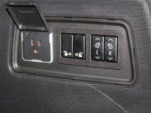 Certified 2023 Cadillac Escalade Premium Luxury image 30