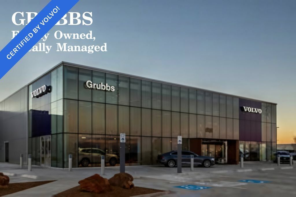 Used 2025 Volvo XC60 B5 Plus AWD/4WD image 2