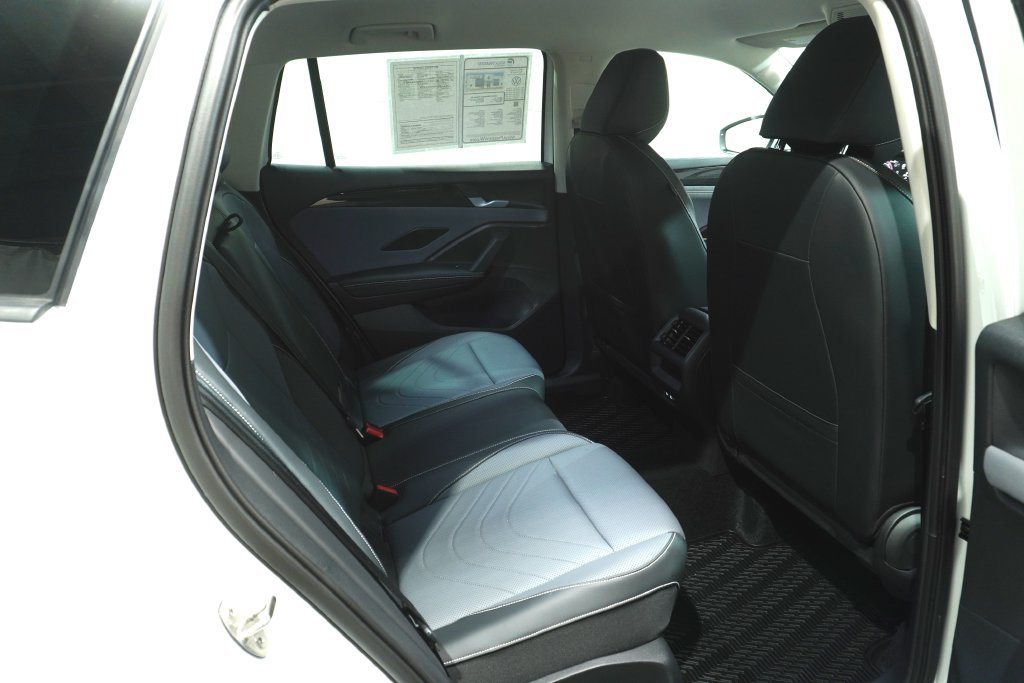 Used 2026 Volkswagen Tiguan SE AWD/4WD image 13
