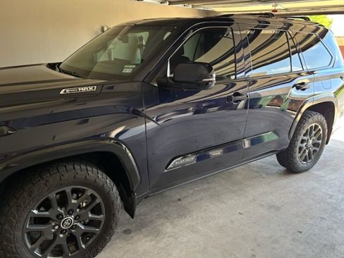 Used 2024 Toyota Sequoia Platinum AWD/4WD image 5
