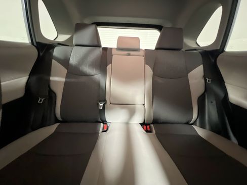 Used 2019 Toyota RAV4 XLE FWD image 32