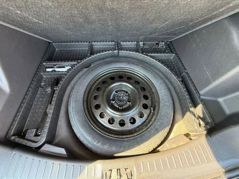 Used 2017 Ford Escape SE image 12