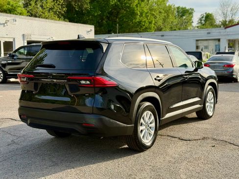 Used 2024 Toyota Grand Highlander AWD image 5