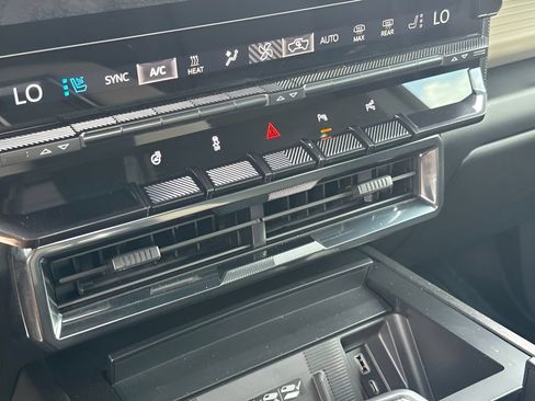New 2026 GMC Hummer EV 4x4 Crew Cab image 17