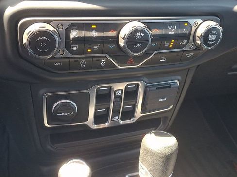 Used 2021 Jeep Gladiator Sport AWD/4WD image 15