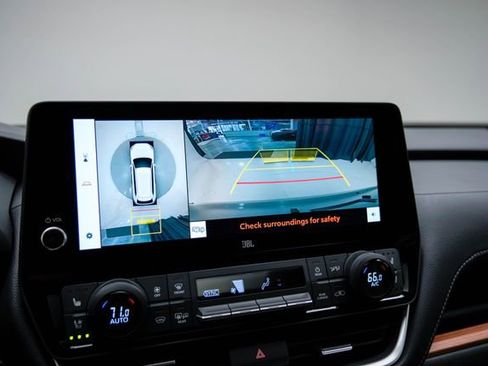 Used 2025 Toyota Grand Highlander AWD image 2