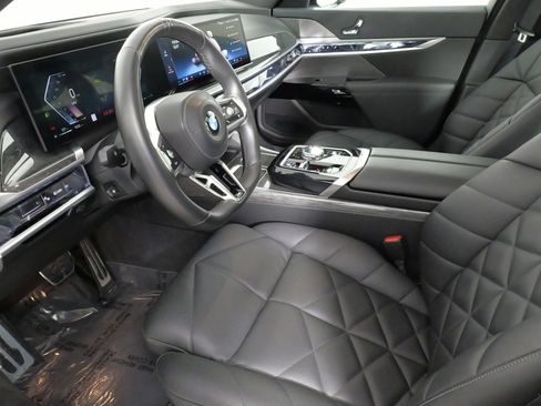 Used 2024 BMW 740i xDrive image 32