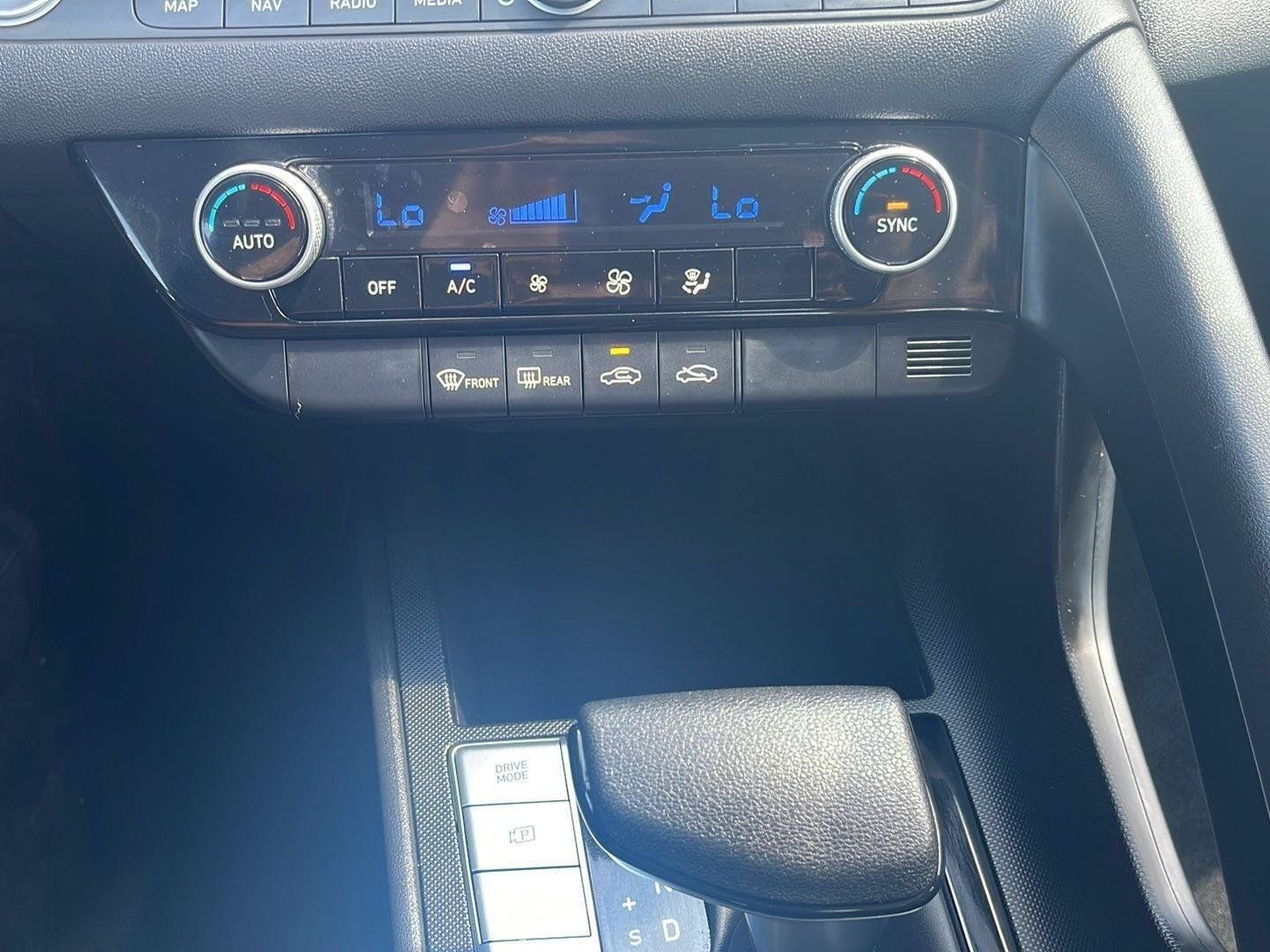 Certified 2024 Hyundai Elantra SEL FWD image 35