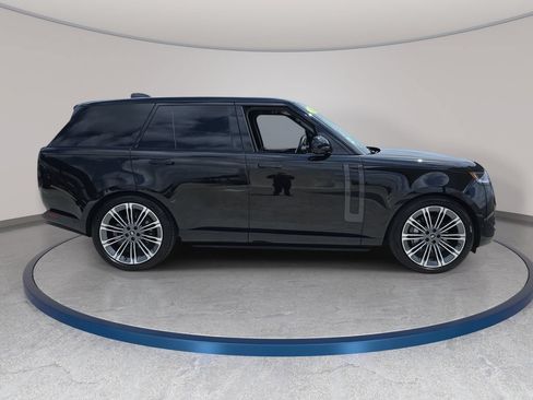 Certified 2025 Land Rover Range Rover SE AWD/4WD image 4
