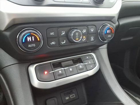 Used 2020 GMC Acadia SLT w/ Driver Alert Package II image 24