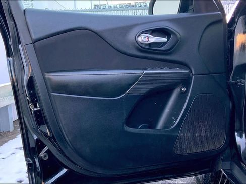 Used 2016 Jeep Cherokee Latitude w/ Cold Weather Group image 21