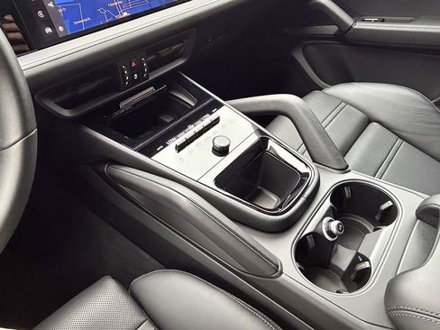 Certified 2024 Porsche Cayenne Turbo image 16