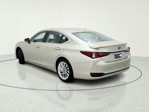 Used 2019 Lexus ES 300h w/ Accessory Package 2 FWD image 12