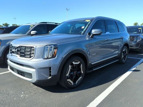 Certified 2025 Kia Telluride S image 4