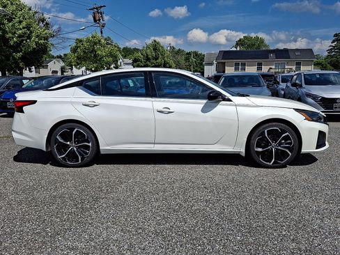 Certified 2023 Nissan Altima 2.5 SR w/ SR Premium Package FWD image 7