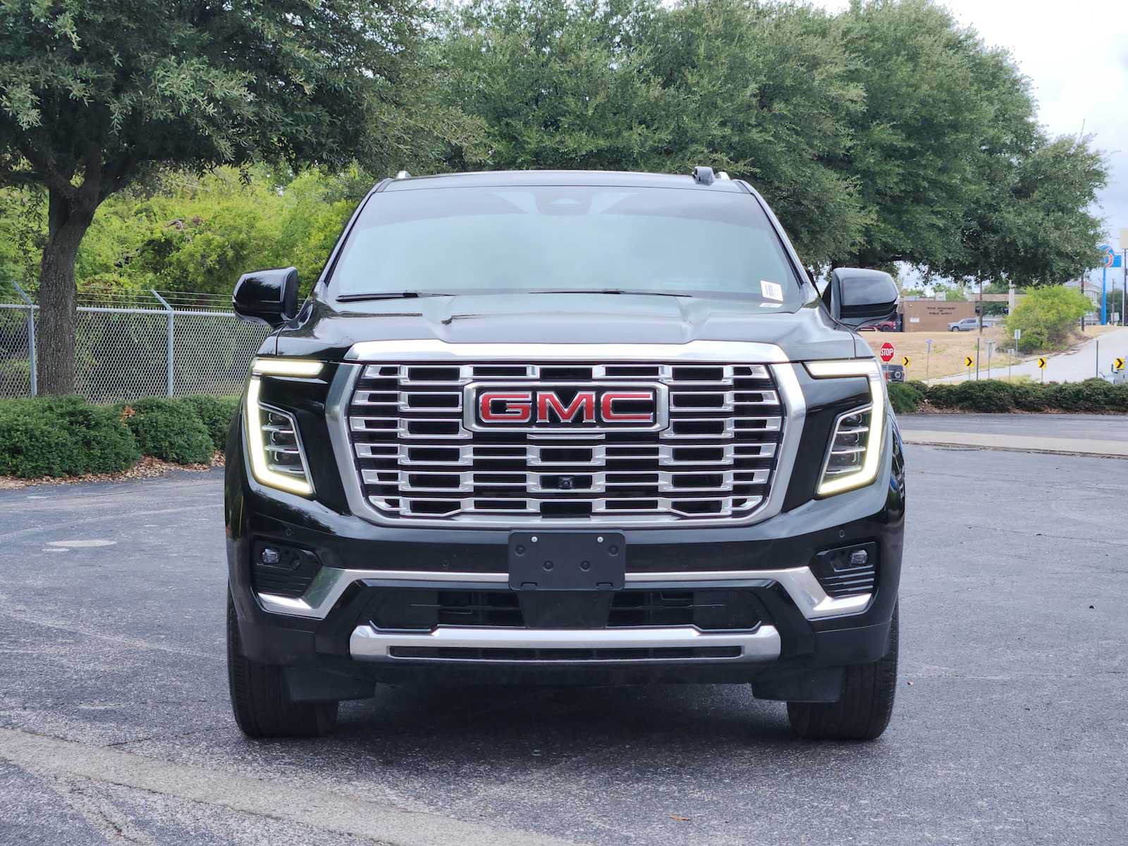 Used 2026 GMC Yukon XL Denali w/ Denali Reserve Package AWD/4WD image 2