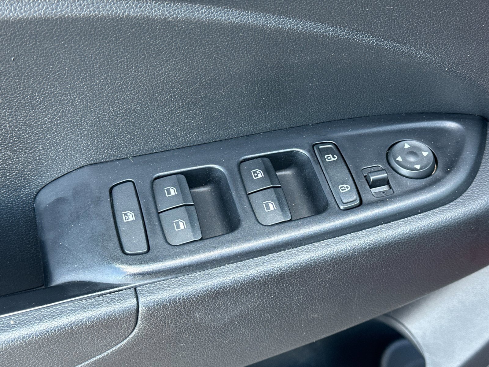 Used 2023 Hyundai Venue SEL FWD image 11