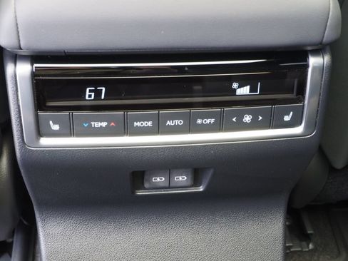 Used 2025 Lexus GX 550 w/ Accessory Package (31) AWD/4WD image 17
