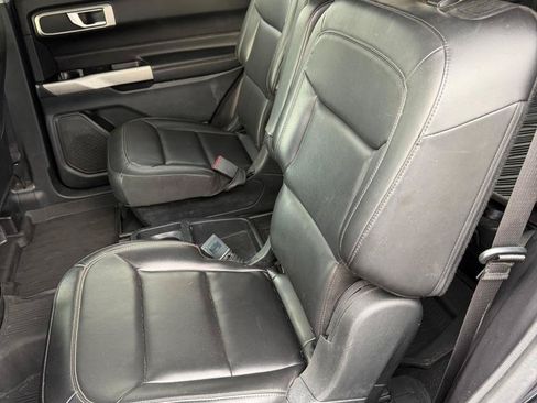 Used 2021 Ford Explorer XLT w/ Equipment Group 202A RWD image 7