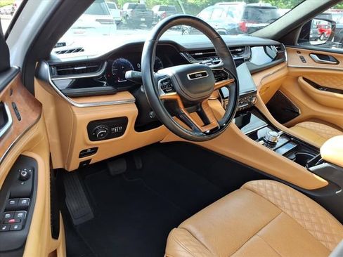 Used 2025 Jeep Grand Cherokee L Summit AWD/4WD image 17