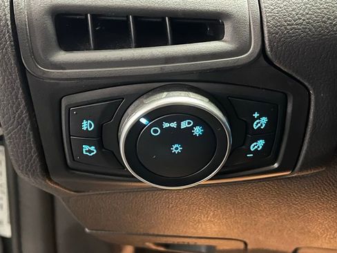 Used 2015 Ford Focus SE w/ SE Ecoboost Package image 12