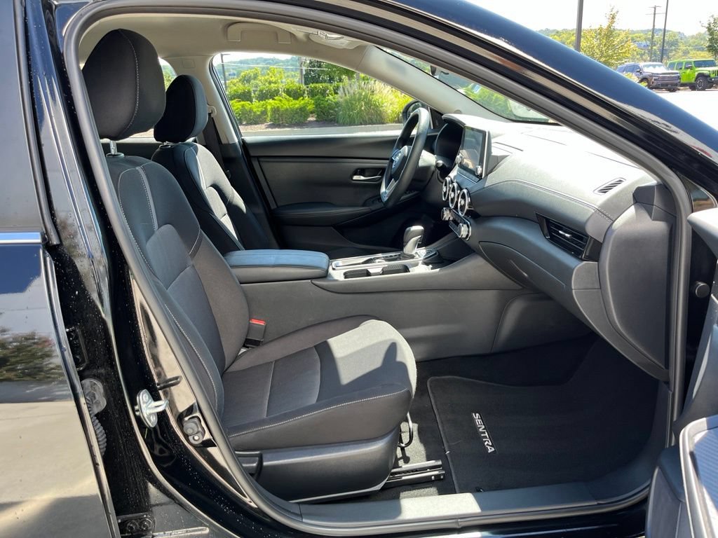 Used 2025 Nissan Sentra SV FWD image 26