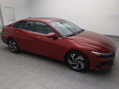 Used 2025 Hyundai Elantra Limited FWD image 11
