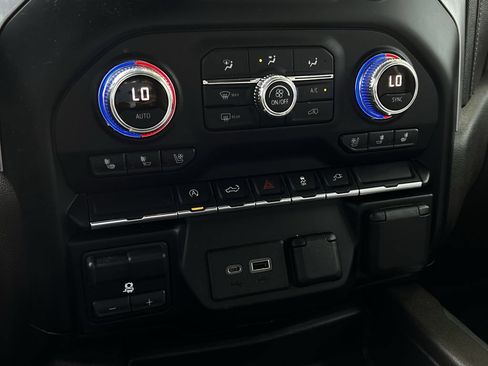Used 2021 GMC Sierra 1500 SLT AWD/4WD image 21