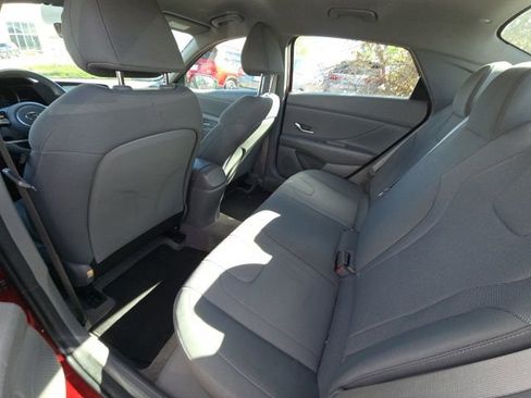 Used 2023 Hyundai Elantra SE image 8