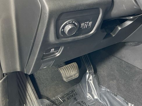 Used 2023 Jeep Grand Cherokee Laredo AWD/4WD image 10