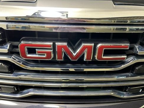 Used 2023 GMC Sierra 1500 SLT w/ SLT Convenience Package AWD/4WD image 10