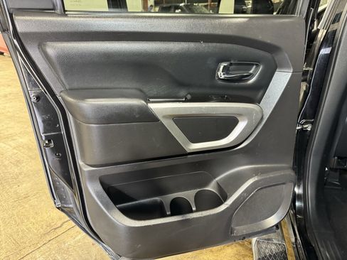 Used 2018 Nissan Titan SV w/ SV Convenience Package image 34