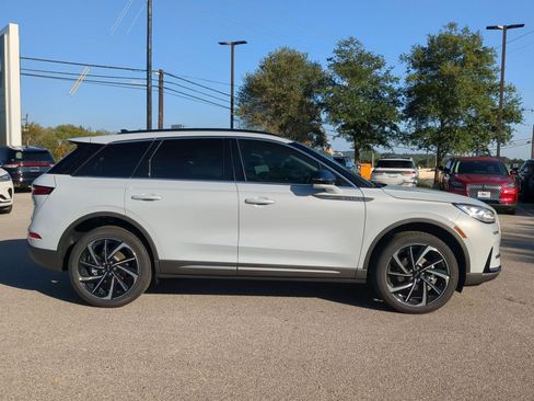 New 2026 Lincoln Corsair Reserve FWD image 2
