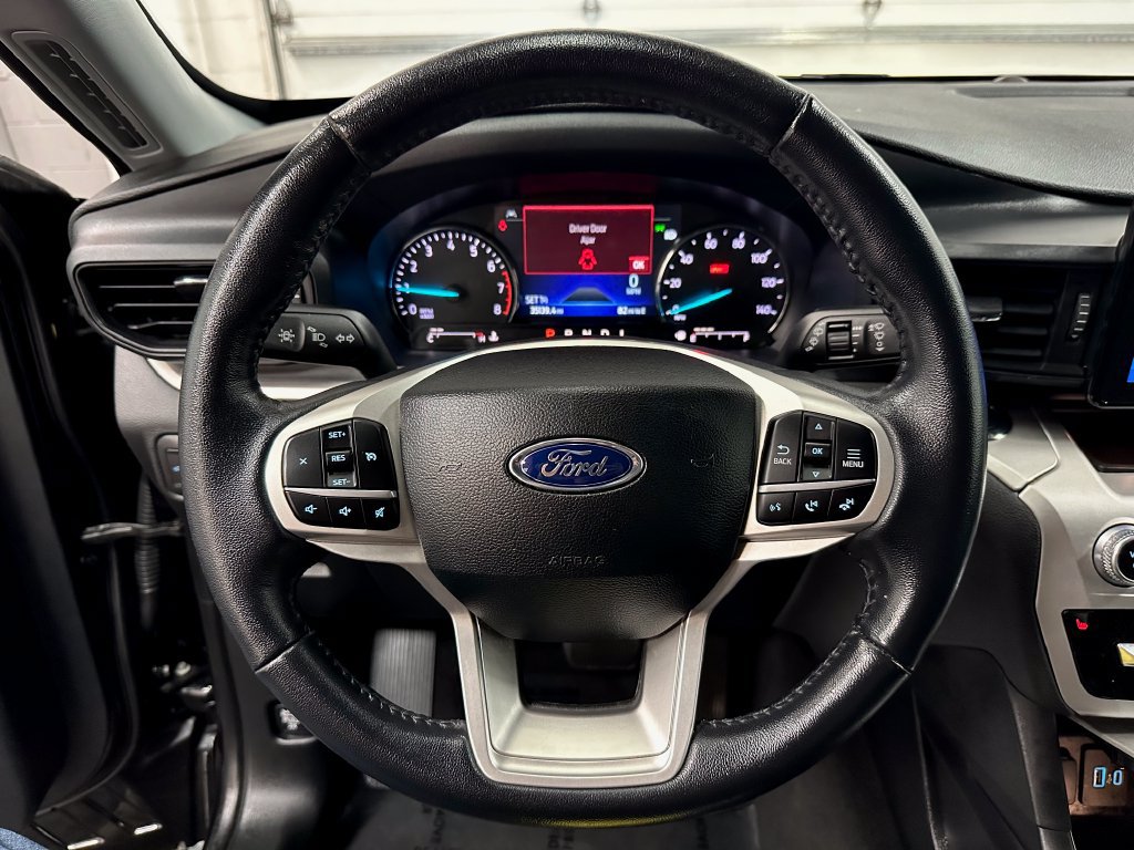 Used 2022 Ford Explorer XLT AWD/4WD image 14