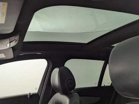 Used 2019 Mercedes-Benz GLC 300 w/ Premium Package image 29