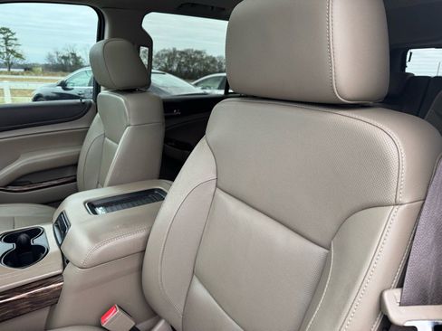 Used 2017 GMC Yukon SLT w/ Open Road Package image 11