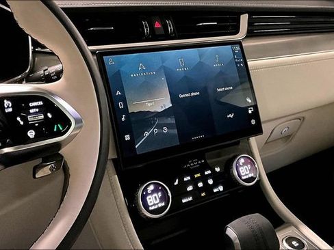 Certified 2025 Jaguar F-PACE R-Dynamic S image 5