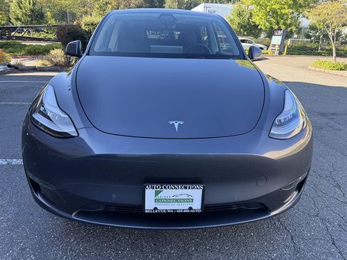 Used 2021 Tesla Model Y Long Range AWD/4WD image 3