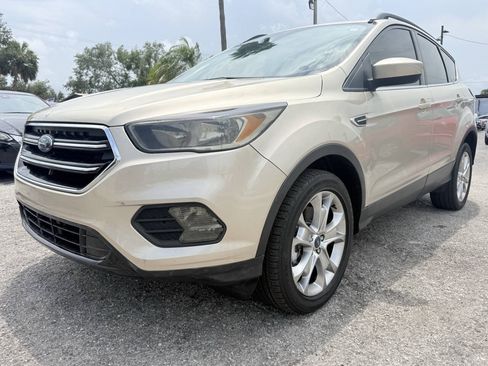 Used 2018 Ford Escape SE w/ Ford Safe & Smart Package AWD/4WD image 3