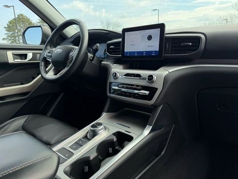 Used 2023 Ford Explorer XLT w/ Equipment Group 202A image 13