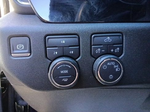 Used 2024 Chevrolet Silverado 2500 LT image 17