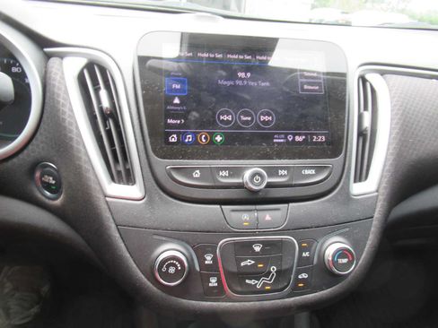 Used 2024 Chevrolet Malibu RS FWD image 22